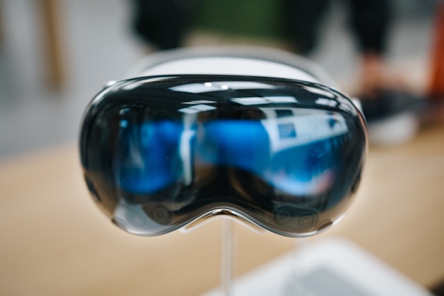 Real-Time Reality: The Power of Live Translation and Contextual Overlays